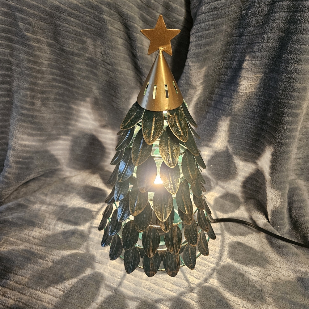 Scentsy All Aglow Large Green Tree Wax Warmee - Picture 2 of 6